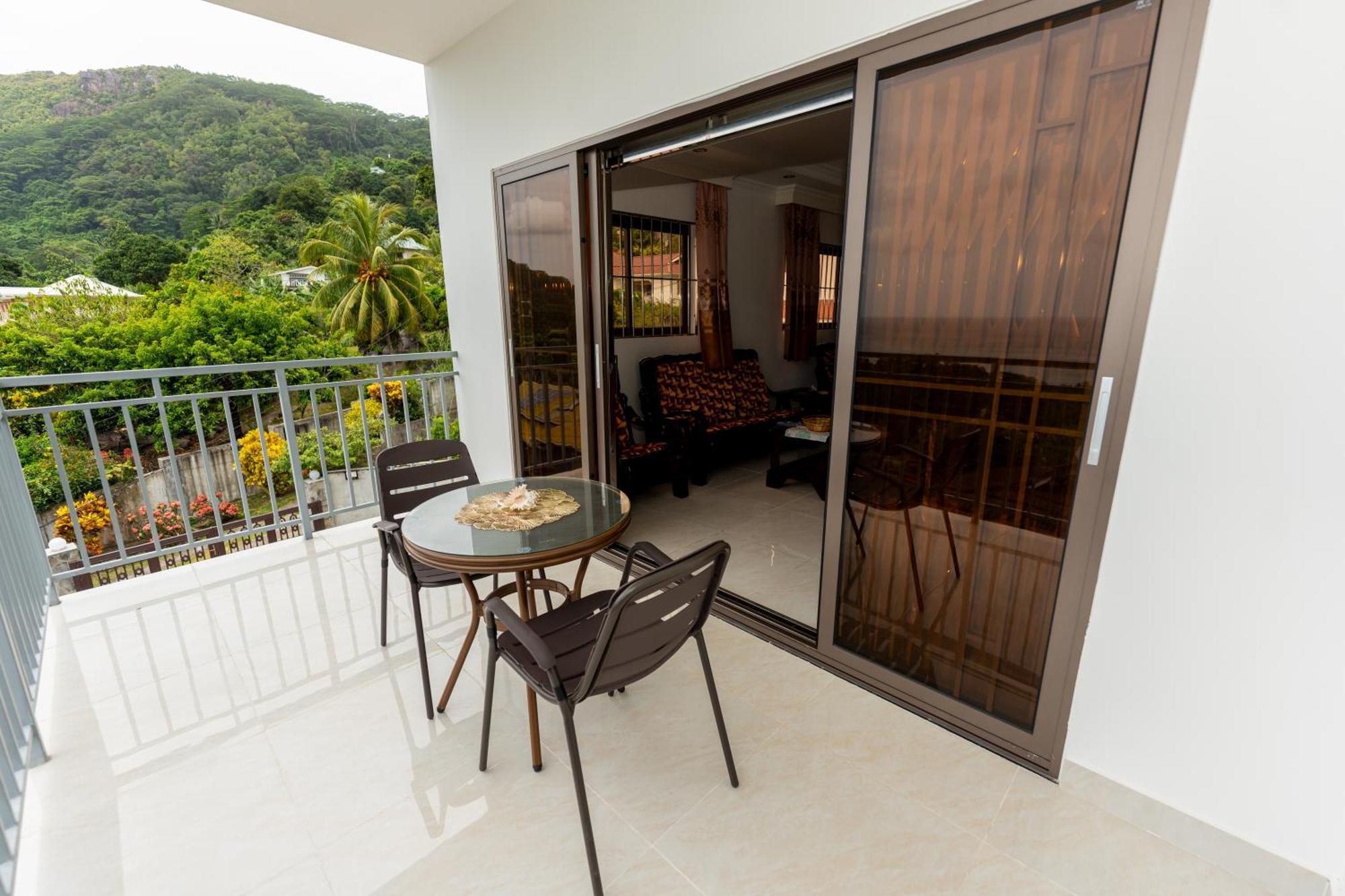 Sun And Sea Self Catering * Beau Vallon (Mahe)